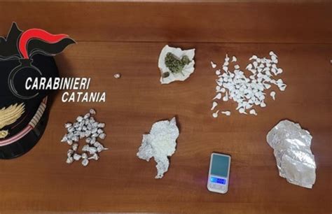 Acireale Spacciava Droga Nella Sua Abitazione Arrestato Enne Del Posto