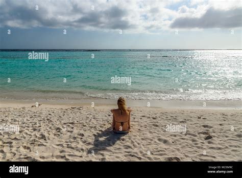 Reife frau in bikini Fotos und Bildmaterial in hoher Auflösung Alamy