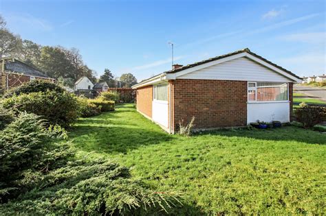 Martin And Co Westbury 2 Bedroom Detached Bungalow Sstc In Thornhill Road