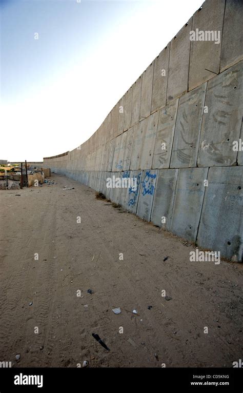 Gaza strip wall hi-res stock photography and images - Alamy