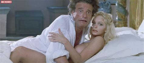 Naked Mariangela D Abbraccio In A Spasso Nel Tempo L Avventura Continua