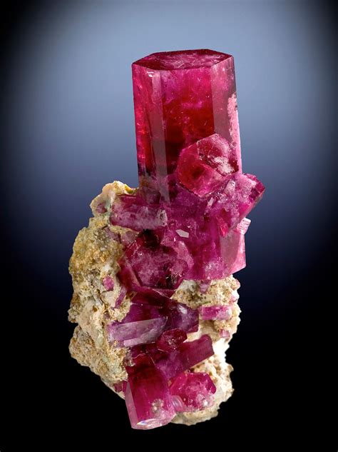 КРАСНЫЙ БЕРИЛЛ или БИКСБИТ (Red beryl)