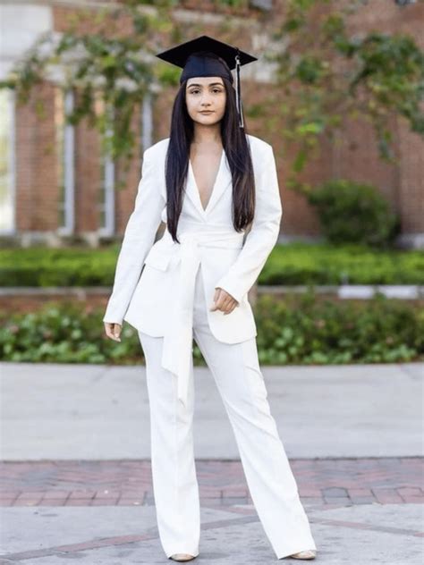 ¿cómo Vestir Para Una Graduación 9 Outfits Espectaculares Graduation