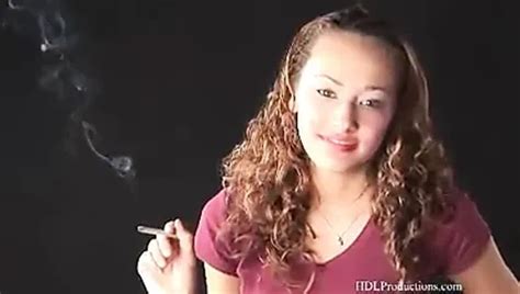 Hey Baby ich blase einen Dildo während ich eine Zigarette rauche Mache ich es richtig xHamster