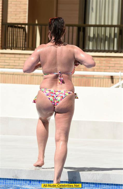 Lisa Appleton Tits Out From Bikini In A Pool