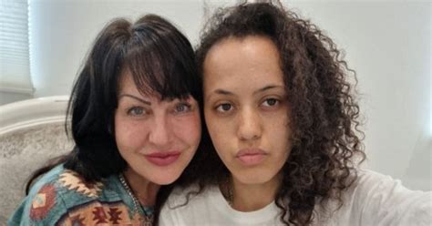 Nuneaton Mum And Daughter Rake In K A Month By Posing Naked Together On Onlyfans Flipboard