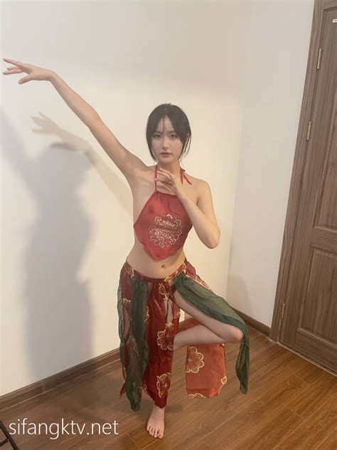 Sexy chinese blogger nude leak 百万粉丝网红职业汉服模特 焕儿 清纯靓丽下反差婊母狗 自慰露出浪的一逼 金主爆肏内射 gc2048 172 Porn