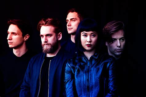 ザネイキッドアンドフェイマス THE NAKED AND FAMOUS