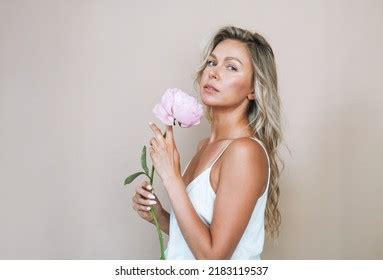 1 274 Peonies Nude Images Stock Photos Vectors Shutterstock