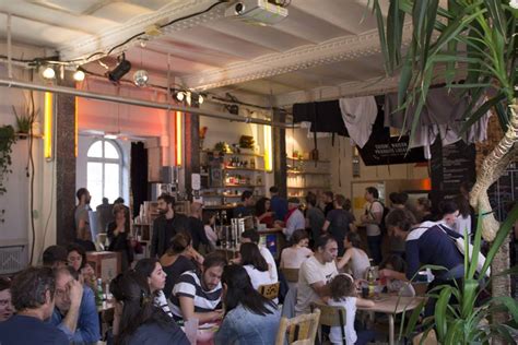 L Volution De La Lingerie En Images Les Grands Voisins