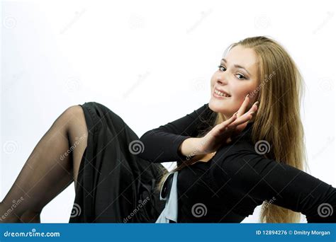 Fille Blonde Sensuelle S Asseyant Avec Le Sourire Mignon Photo Stock Image Du Cheveu Blonde