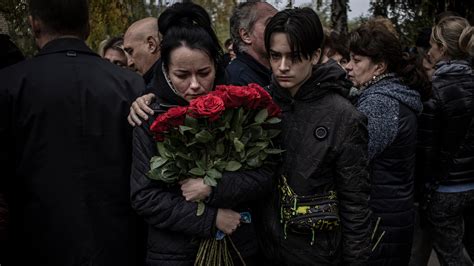 Russia-Ukraine War: In Kyiv Suburb Symbolizing War, a Family Bids