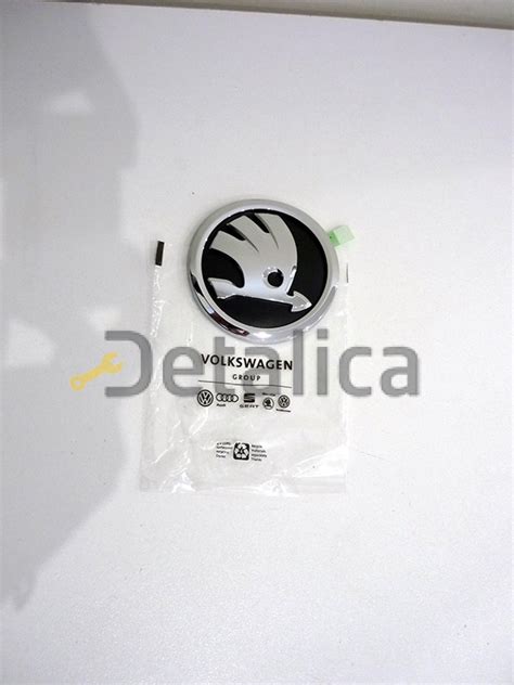 Эмблема на капот Шкода Рапид оригинал