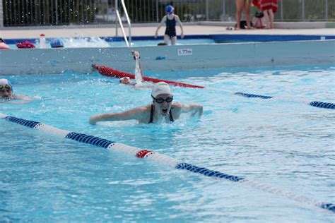 Photos Besan On R Ouverture De La Piscine Port Joint Sous Un Soleil