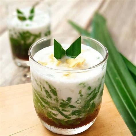 minuman khas indonesia  berkuah santan