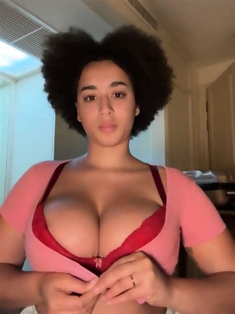 Big Tits Camslut