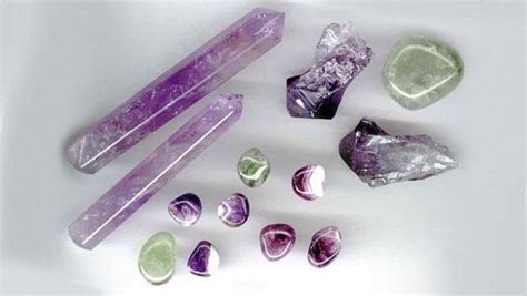 Какого цвета аметист и каковы его свойства?