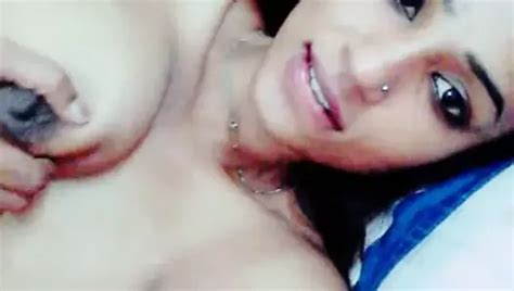 Sri Lankan Babe Exposing Her Boobs Xhamster