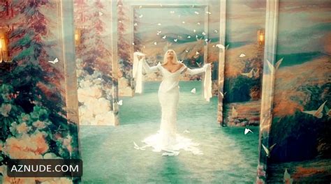 Jennifer Lopez Sexy Showing Off Her Hot Figure As She Strips Naked In Her Videoclip AZNude