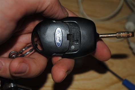 Замена батарейки в ключе — Ford Fusion, 1,6 л, 2010 года | своими ...