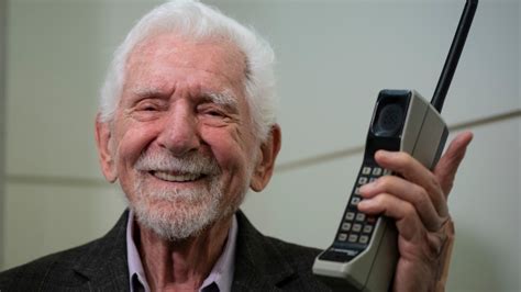 inventor   mobile phone   thinks  future