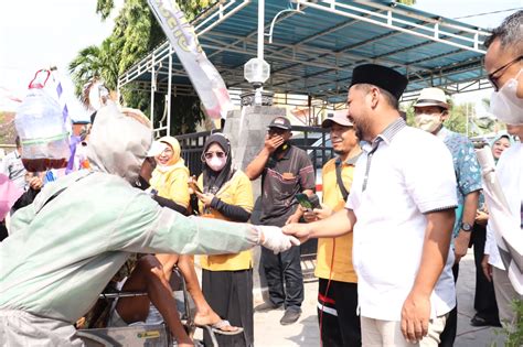 Meriahkan HUT RI Ke 77 Bupati Gresik Gus Yani Lepas Peserta Karnaval