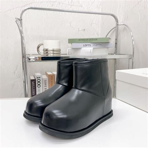 Туфли Amina Muaddi - купить с доставкой по выгодным ценам в интернет ...