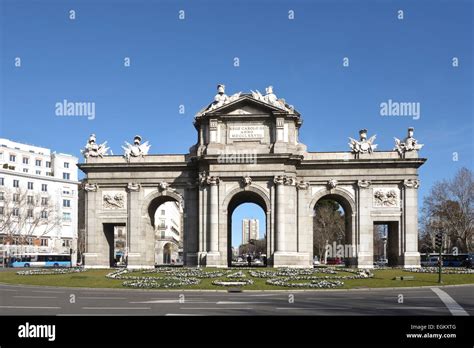 Puerta De Alcala Alcala Gate Plaza De La Independencia Madrid Spain