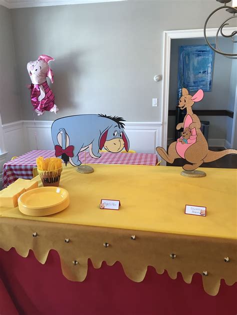 Winnie the Pooh birthday party food table | Winnie the pooh birthday ...