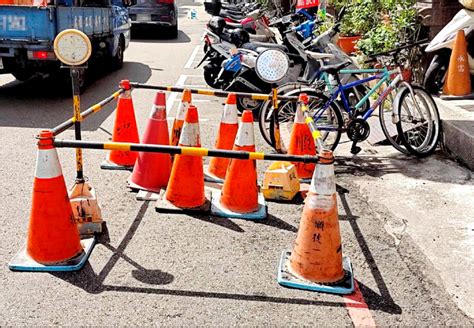 台中》連下2天雨 西區路塌南區有天坑 生活 自由時報電子報