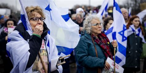 Ramenez les maintenant des proches d otages israéliens déposent