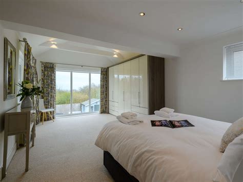 Norfolk Hot Tub Cottage Sleeps 8, Sheringham | Beach Stays