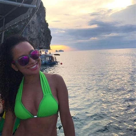 Hot Sexy Aretha Oliveira Bikini Pics