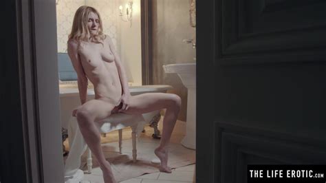 Watch Her Shaving Her Legs Then Fingering Her Sexy Smooth Pussy Free Porn Videos YouPorn