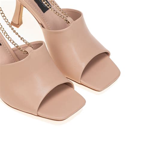 Mules nude δερματίνη με αλυσίδα TSOUKALAS