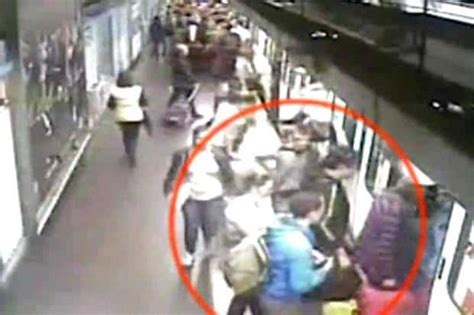 How To Avoid Pickpockets In Europe Tips For Outsmarting The Thieves