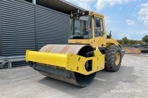 Cilindru compactor pentru terasamente BOMAG BW 213 DH 4 de vânzare