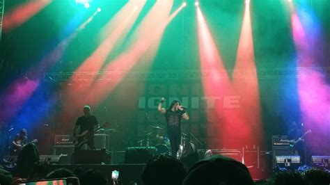 Jadi Pembuka Konser Perpisahan Sum Di Jakarta Band Hardcore IGNITE Menghentak Tanpa Ampun