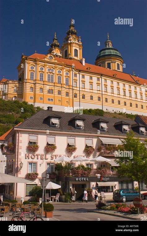 MELK Österreich Stift Melk Benediktiner Abtei erhebt sich ein Hotel in