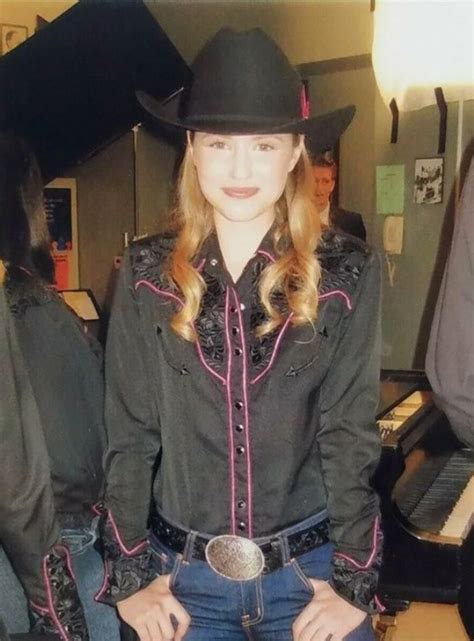 Dianna Agron Behind the Scenes of Glee