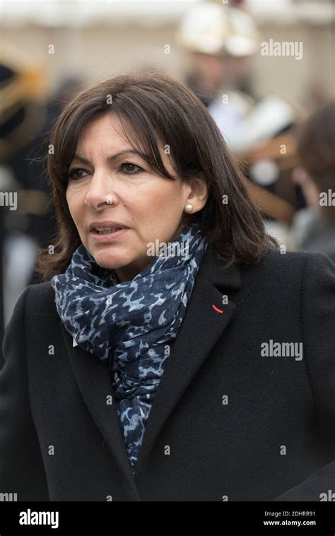 Anne Hidalgo Maire De Paris Lors D Une C R Monie Comm Morant La Fin