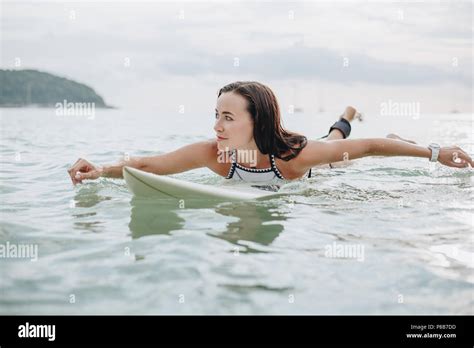 Mädchen im bikini Fotos und Bildmaterial in hoher Auflösung Seite 2 Alamy