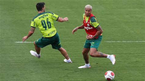 Lomba e Atuesta Palmeiras faz primeiro treino bola na pré