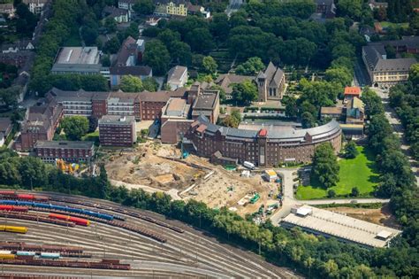 Duisburg von oben Baustelle für einen Erweiterungs Neubau auf dem