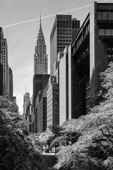 Нью-йорк, сша - 01 июня 2014: черно-белое изображение здания крайслер и ...