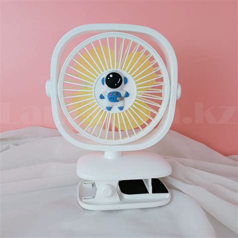 Настольный вентилятор регулируемый на прищепке и подсветкой "Космонавт ...