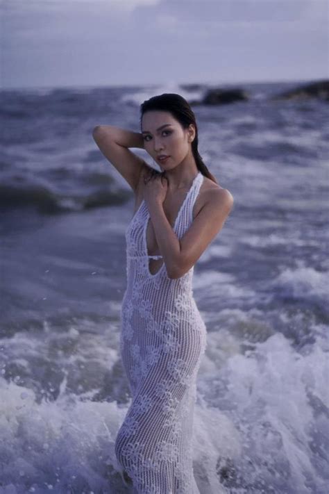 Si U M U H Anh L Y L I V C D Ng Sau Sinh C C Nh Khi Di N Bikini N A K N N A H Khoe Body