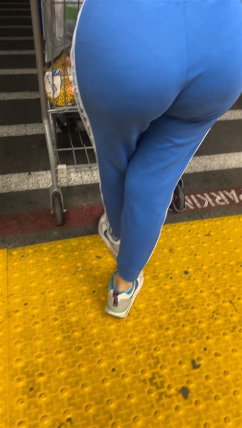 Massive Booty Latina At Wal Mart OC GIFS Spandex Leggings Yoga Pants Forum