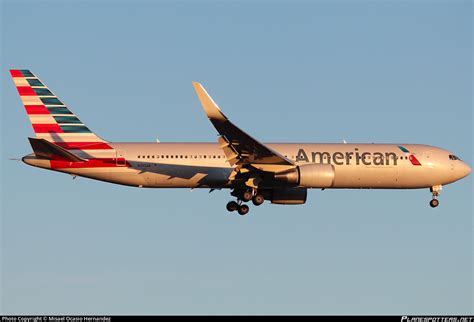 N395AN American Airlines Boeing 767 323ER WL Photo By Misael Ocasio