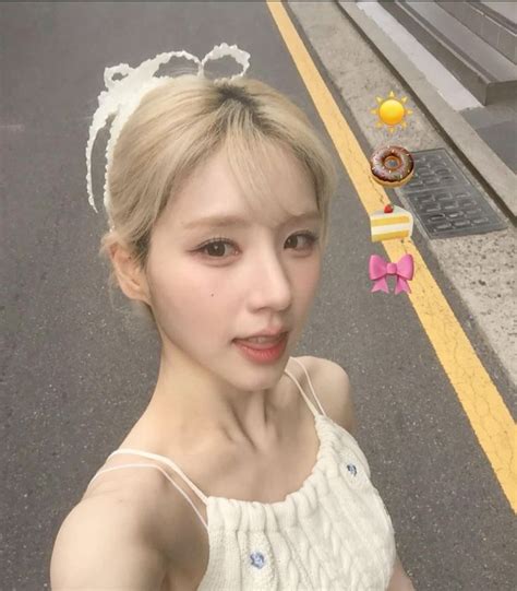 희진 Heejin On Instagram 오늘의 희꾸를 드려요🎀 In 2024 Blonde Updo Pretty